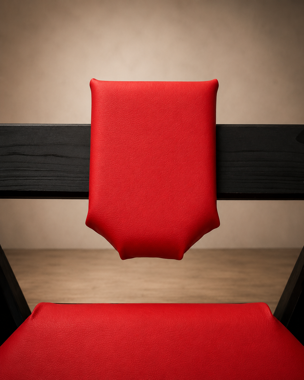 Close-up of the red eco-leather head support mounted on the black wooden crossbar